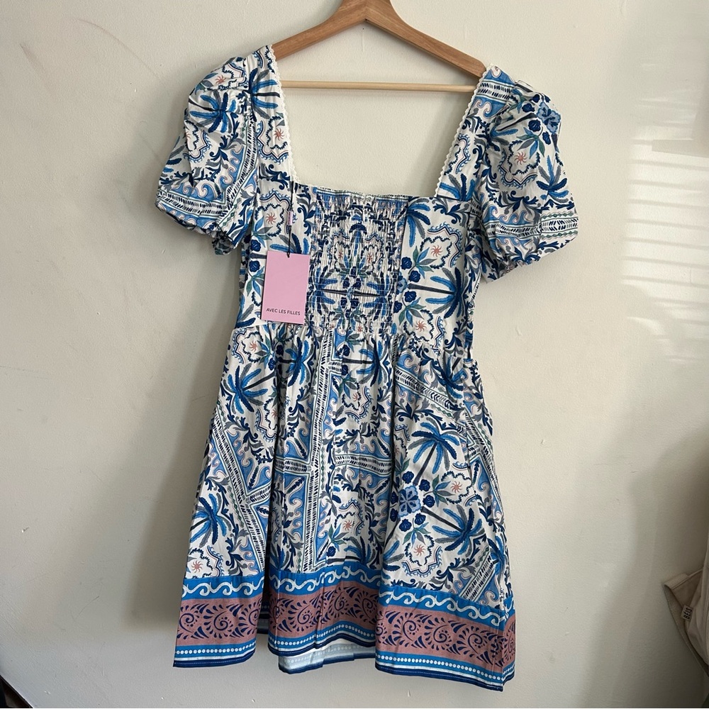 Avec Les Filles Puff Sleeve Fit and Flare Dress in Palm Tile Print - Picture 4 of 5